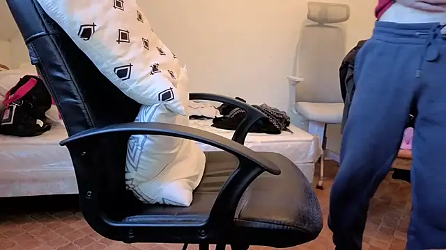 Snapshot of SteveStiffbone chatting on November 8, 2025, 2:42 pm SteveStiffbone online show from November 8, 2025, 2:42 pm