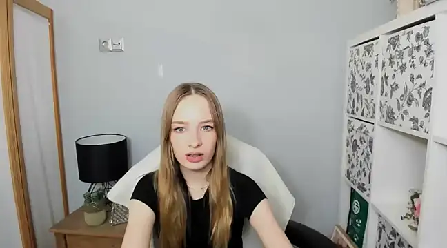 Snapshot of LilaGold chatting on January 3, 2025, 11:01 pm LilaGold online show from January 3, 2025, 11:01 pm