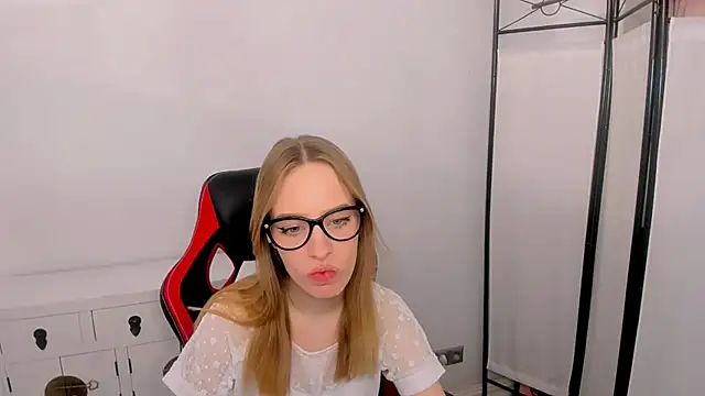 Snapshot of LilaGold chatting on February 11, 2025, 6:55 pm LilaGold online show from February 11, 2025, 6:55 pm