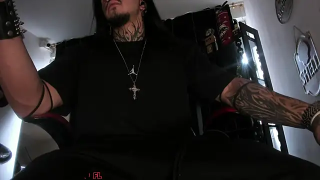 Snapshot of the_beast_master_ chatting on December 2, 2025, 7:37 pm the beast master online show from December 2, 2025, 7:37 pm