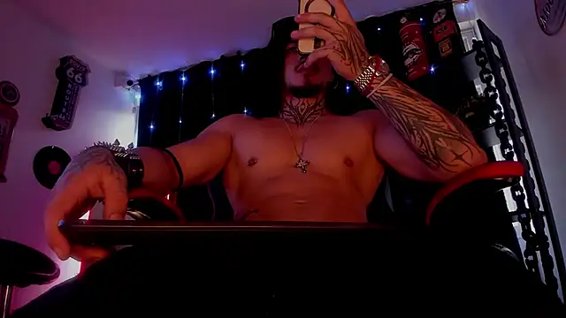 Snapshot of the_beast_master_ chatting on November 15, 2025, 7:51 pm the beast master online show from November 15, 2025, 7:51 pm