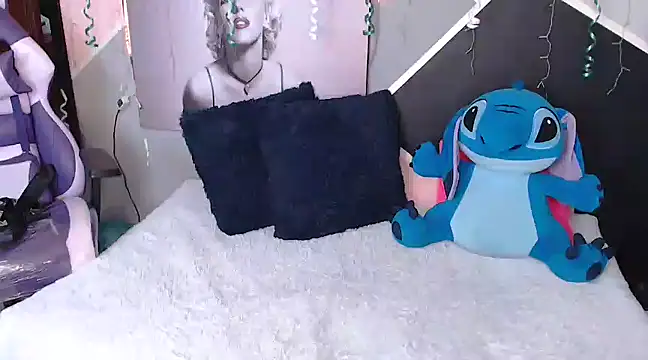 Snapshot of Samanta_james19 chatting on March 13, 2025, 8:22 pm Samanta james19 online show from March 13, 2025, 8:22 pm