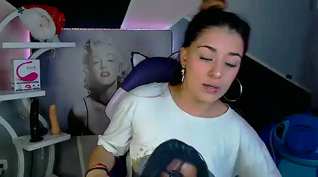 Snapshot of Samanta_james19 chatting on December 14, 2024, 3:47 pm Samanta james19 online show from December 14, 2024, 3:47 pm