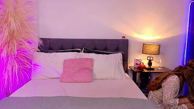 Snapshot of Rouse_Hilton chatting on November 16, 2025, 10:35 pm Rouse Hilton online show from November 16, 2025, 10:35 pm