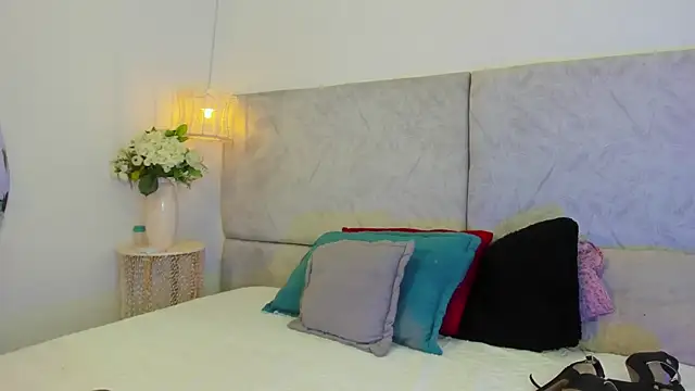 Snapshot of naomiii__ chatting on November 15, 2025, 11:47 am naomiii online show from November 15, 2025, 11:47 am