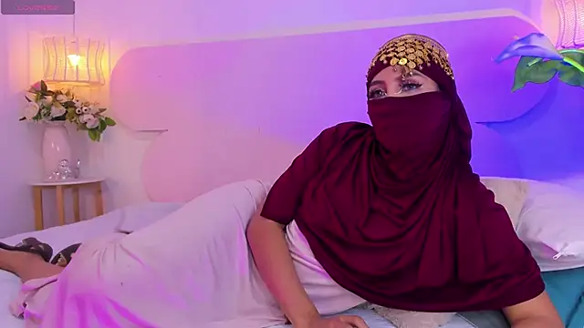 Snapshot of naomiii__ chatting on October 18, 2025, 11:51 pm naomiii online show from October 18, 2025, 11:51 pm