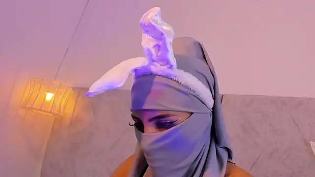 Snapshot of naomiii__ chatting on November 10, 2025, 11:37 am naomiii online show from November 10, 2025, 11:37 am