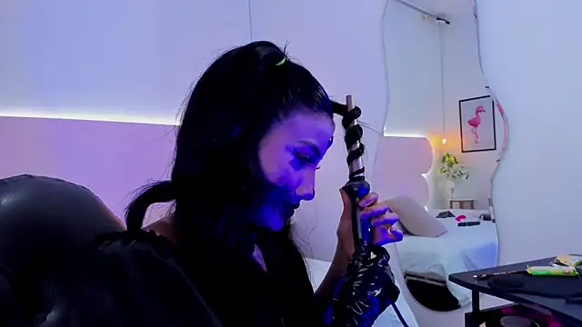 Snapshot of naomiii__ chatting on October 9, 2025, 12:17 pm naomiii online show from October 9, 2025, 12:17 pm