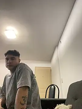 LCarreraa online show from February 16, 2025, 4:53 am