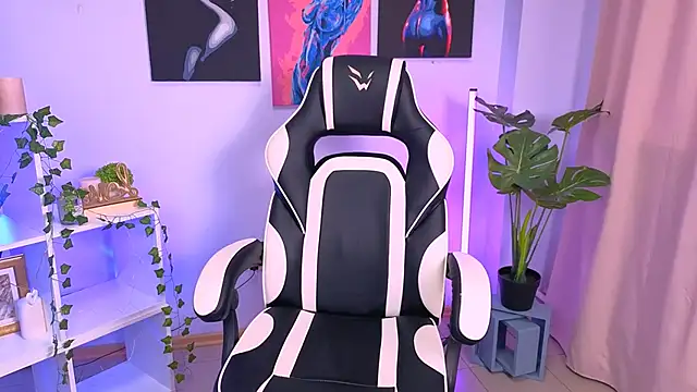 EmmaKeam online show from October 9, 2025, 5:52 am