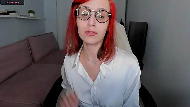 Dora Marcelli online show from October 24, 2025, 7:07 am