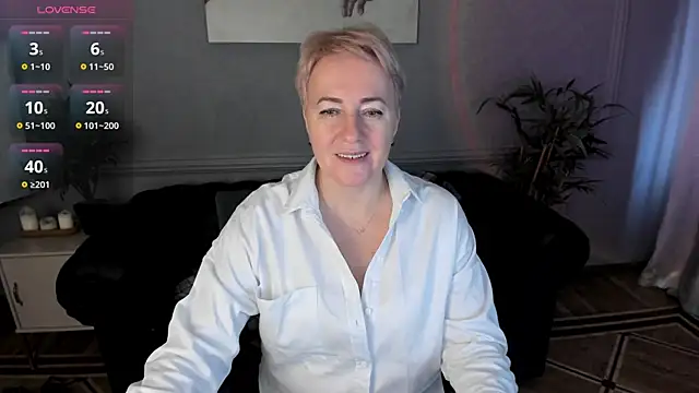 Snapshot of Nika_Smit chatting on November 14, 2025, 10:08 am Nika Smit online show from November 14, 2025, 10:08 am