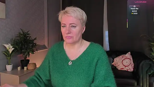 Snapshot of Nika_Smit chatting on February 22, 2026, 5:54 am Nika Smit online show from February 22, 2026, 5:54 am