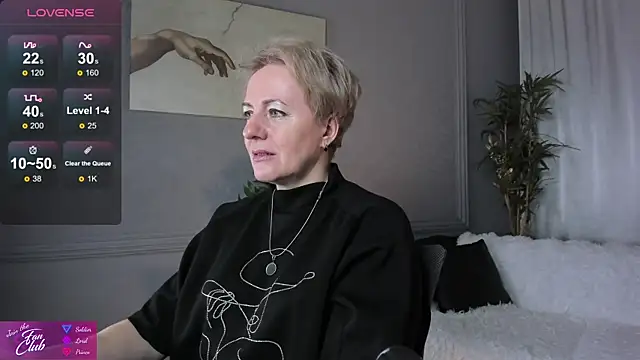 Snapshot of Nika_Smit chatting on February 1, 2025, 5:18 am Nika Smit online show from February 1, 2025, 5:18 am
