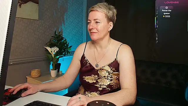 Snapshot of Nika_Smit chatting on March 22, 2026, 7:10 am Nika Smit online show from March 22, 2026, 7:10 am