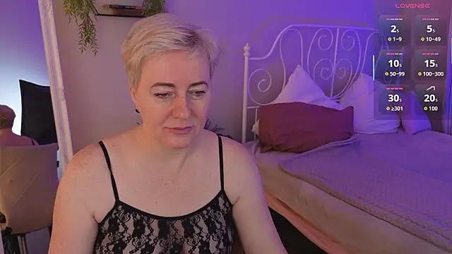 Snapshot of Nika_Smit chatting on February 21, 2026, 5:42 am Nika Smit online show from February 21, 2026, 5:42 am