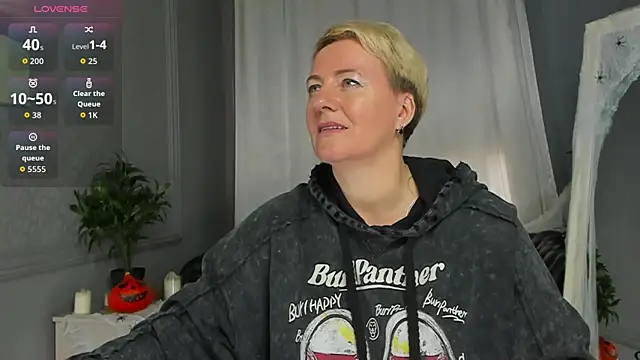 Snapshot of Nika_Smit chatting on October 31, 2025, 10:12 am Nika Smit online show from October 31, 2025, 10:12 am