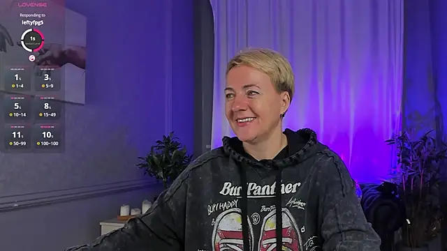 Snapshot of Nika_Smit chatting on October 23, 2025, 5:06 am Nika Smit online show from October 23, 2025, 5:06 am