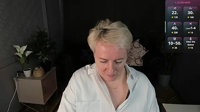 Snapshot of Nika_Smit chatting on March 6, 2026, 9:26 am Nika Smit online show from March 6, 2026, 9:26 am