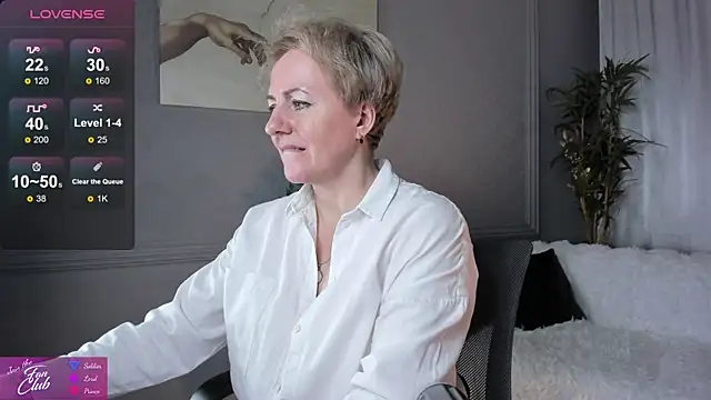 Snapshot of Nika_Smit chatting on February 1, 2025, 8:18 am Nika Smit online show from February 1, 2025, 8:18 am