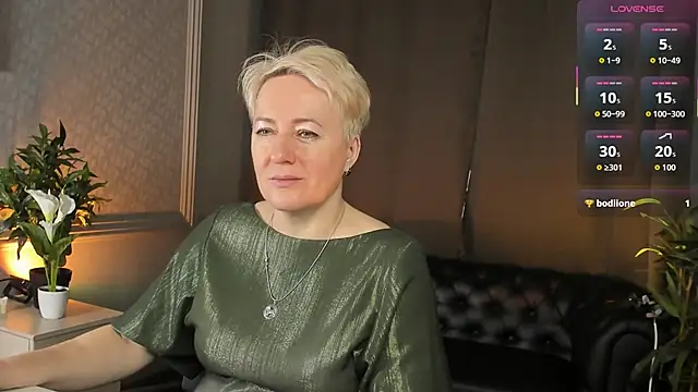 Snapshot of Nika_Smit chatting on February 15, 2026, 5:52 am Nika Smit online show from February 15, 2026, 5:52 am