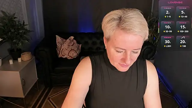 Snapshot of Nika_Smit chatting on February 20, 2026, 6:19 am Nika Smit online show from February 20, 2026, 6:19 am