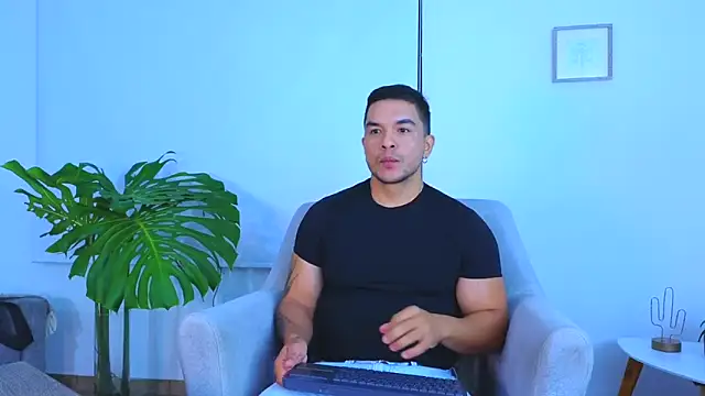 estebandelouis online show from June 10, 2026, 11:33 am