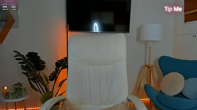 Snapshot of Hailey_Green chatting on November 14, 2025, 10:13 pm Hailey Green online show from November 14, 2025, 10:13 pm