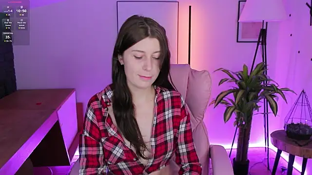 Snapshot of Hailey_Green chatting on November 24, 2025, 9:48 pm Hailey Green online show from November 24, 2025, 9:48 pm