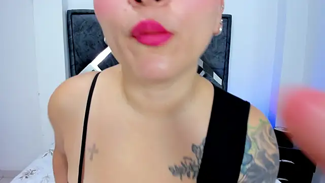 Snapshot of Domina0 chatting on June 9, 2026, 12:17 pm Domina0 online show from June 9, 2026, 12:17 pm