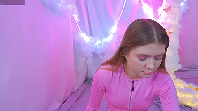 Snapshot of AlisiaSpinnet_ chatting on November 4, 2025, 3:38 pm AlisiaSpinnet online show from November 4, 2025, 3:38 pm