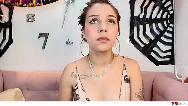 Snapshot of 1Sloppy_Fox4 chatting on October 25, 2025, 12:43 am 1Sloppy Fox4 online show from October 25, 2025, 12:43 am