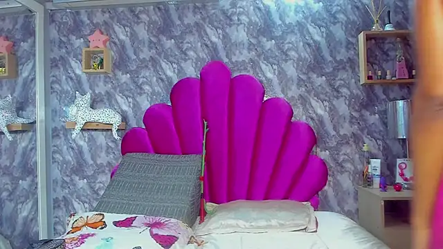 Snapshot of EMMAPARISS chatting on October 24, 2025, 11:53 am EMMAPARISS online show from October 24, 2025, 11:53 am