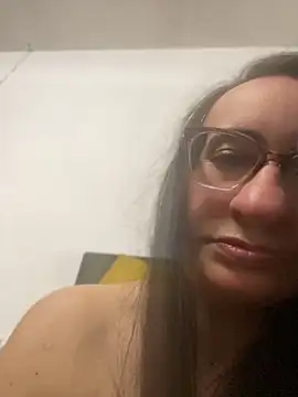 Snapshot of gloria7v05 chatting on June 28, 2026, 2:29 am gloria7v05 online show from June 28, 2026, 2:29 am