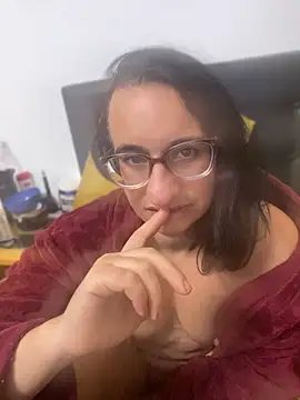 Snapshot of gloria7v05 chatting on June 18, 2026, 5:39 am gloria7v05 online show from June 18, 2026, 5:39 am