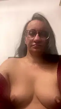 Snapshot of gloria7v05 chatting on July 5, 2026, 1:54 am gloria7v05 online show from July 5, 2026, 1:54 am