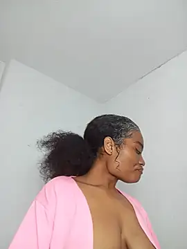 Snapshot of gianna_smith chatting on May 18, 2026, 1:05 pm gianna smith online show from May 18, 2026, 1:05 pm