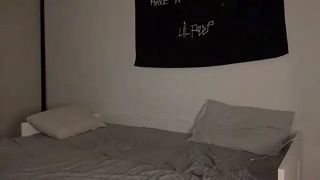 ur molly online show from October 14, 2025, 2:50 pm