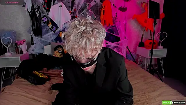 Snapshot of TrevorBenson chatting on October 31, 2025, 3:25 am TrevorBenson online show from October 31, 2025, 3:25 am