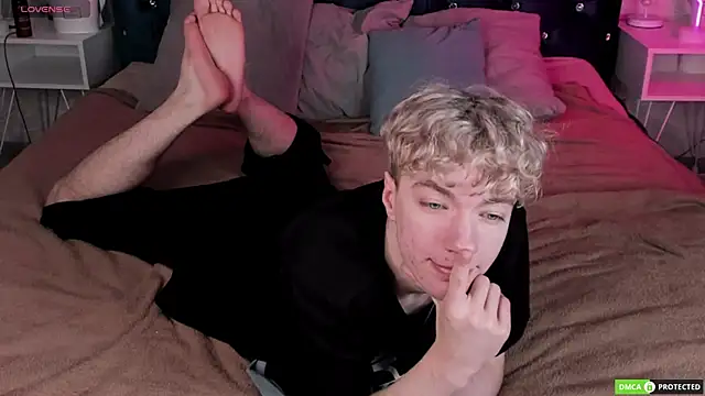 Snapshot of TrevorBenson chatting on November 14, 2025, 3:10 am TrevorBenson online show from November 14, 2025, 3:10 am