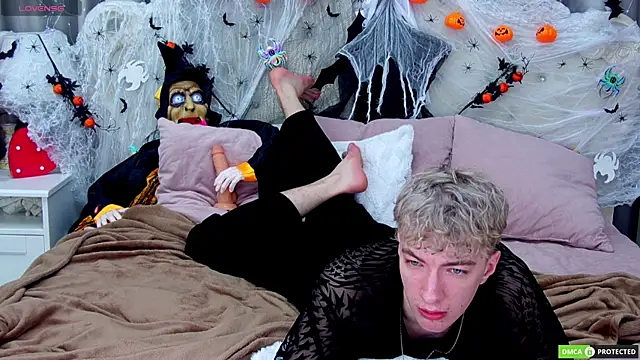 Snapshot of TrevorBenson chatting on October 25, 2025, 4:11 am TrevorBenson online show from October 25, 2025, 4:11 am