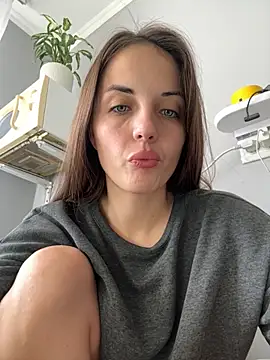 Snapshot of AmiLavs chatting on October 24, 2025, 9:41 am AmiLavs online show from October 24, 2025, 9:41 am