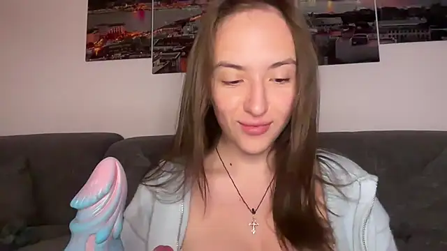 EmilyWi  online show from May 5, 2026, 9:07 pm