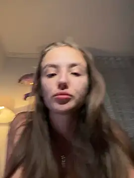 EmilyWi  online show from May 25, 2026, 9:24 pm