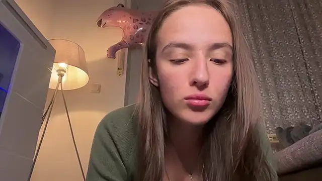 EmilyWi  online show from May 3, 2026, 9:07 pm