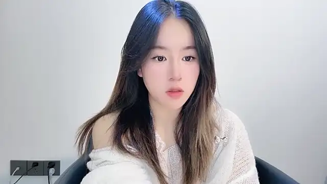 chloe-01 online show from December 22, 2025, 12:16 pm