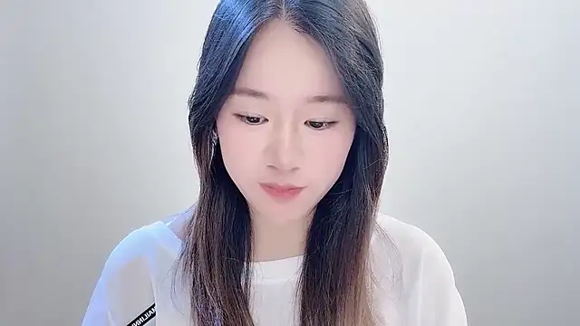 chloe-01 online show from November 11, 2025, 4:07 am