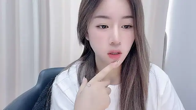 chloe-01 online show from December 4, 2024, 4:15 am