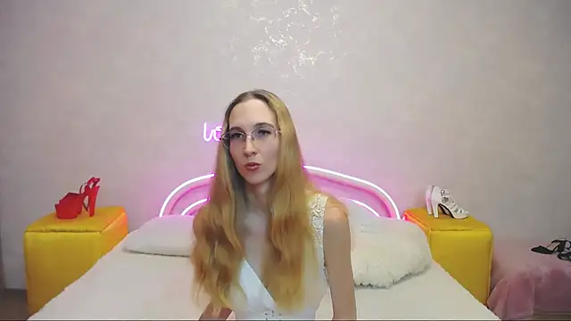 Snapshot of KlaryBrait chatting on January 29, 2025, 12:24 pm KlaryBrait online show from January 29, 2025, 12:24 pm