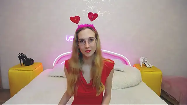 Snapshot of KlaryBrait chatting on February 14, 2025, 2:12 pm KlaryBrait online show from February 14, 2025, 2:12 pm